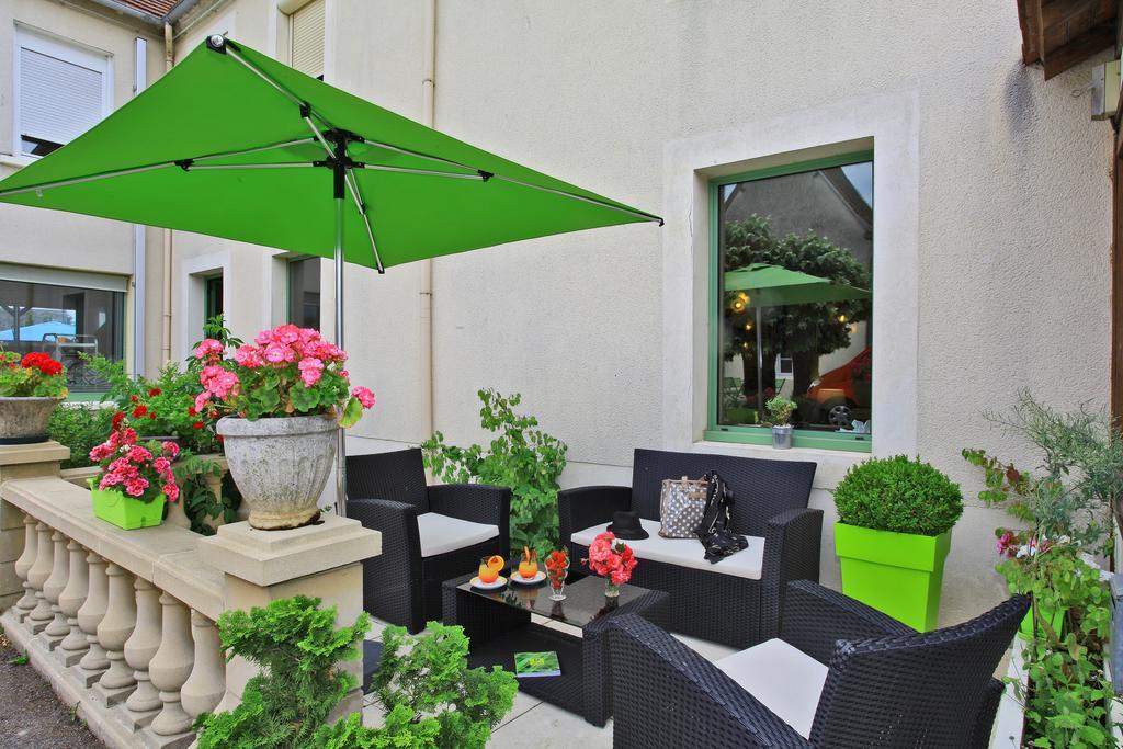 Logis Hotel-Restaurant Les Voyageurs La Coquille Bagian luar foto