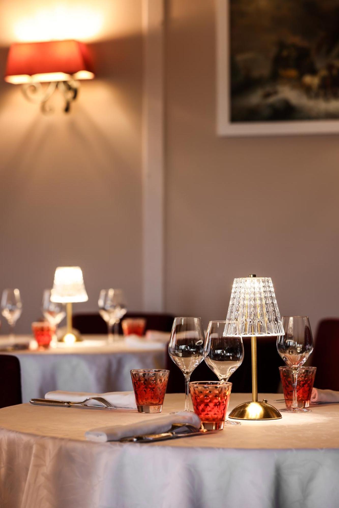 Logis Hotel-Restaurant Les Voyageurs La Coquille Bagian luar foto
