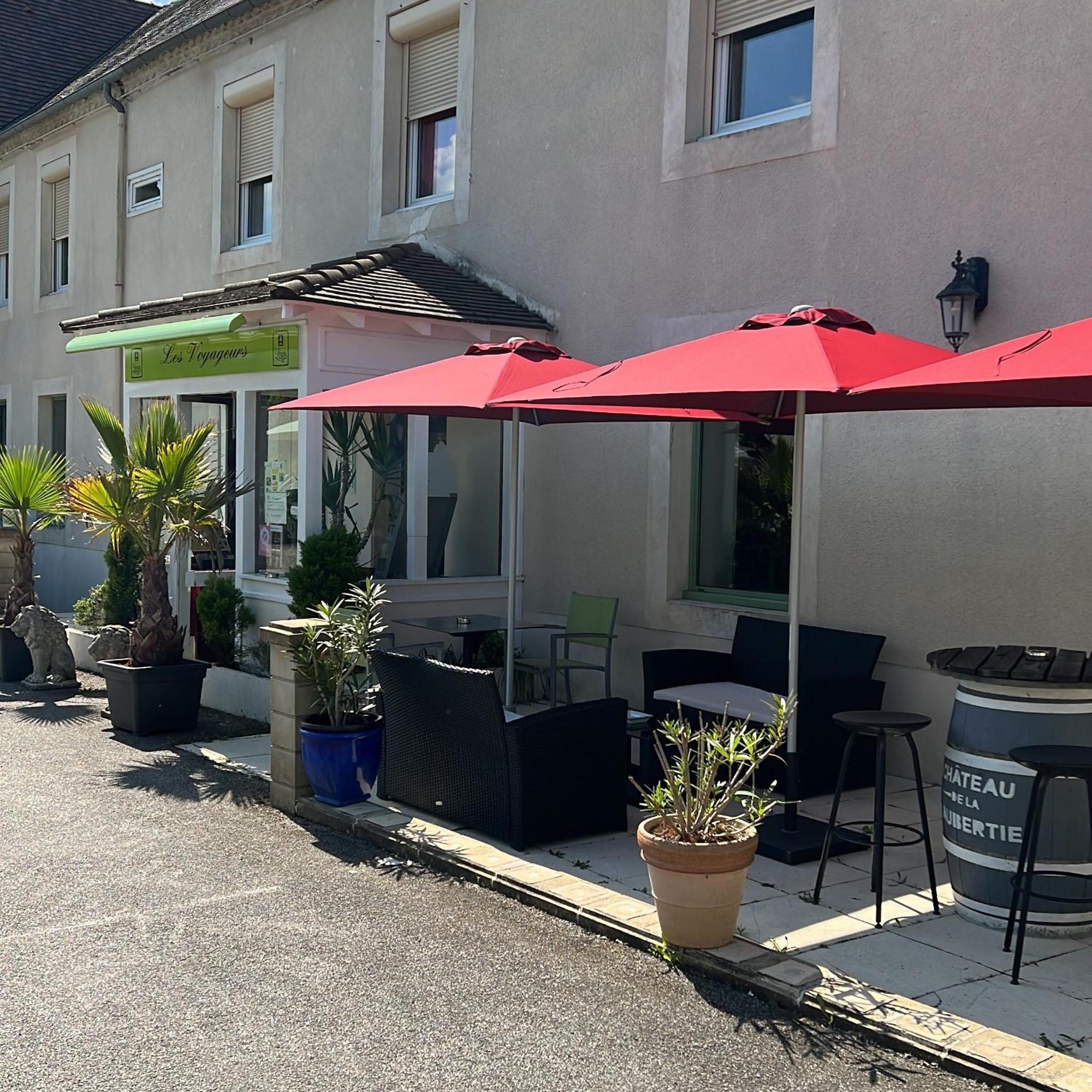 Logis Hotel-Restaurant Les Voyageurs La Coquille Bagian luar foto